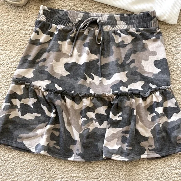 Camo Print Tiered Mini Skirt - Picture 3 of 7